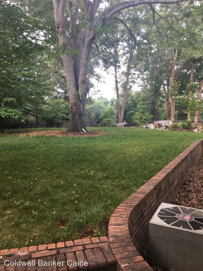 Building Photo - 305 Briarcliff Dr