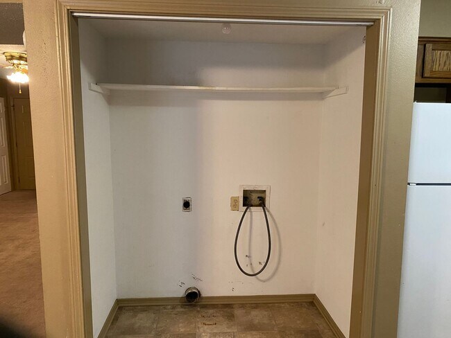 Foto del edificio - Come look at this 3-bedroom 1.5-bathroom home.