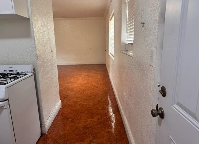 Building Photo - 1230 W 54th St