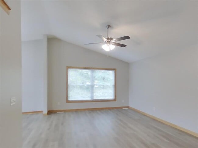 Building Photo - 3649 Kahler Dr NE