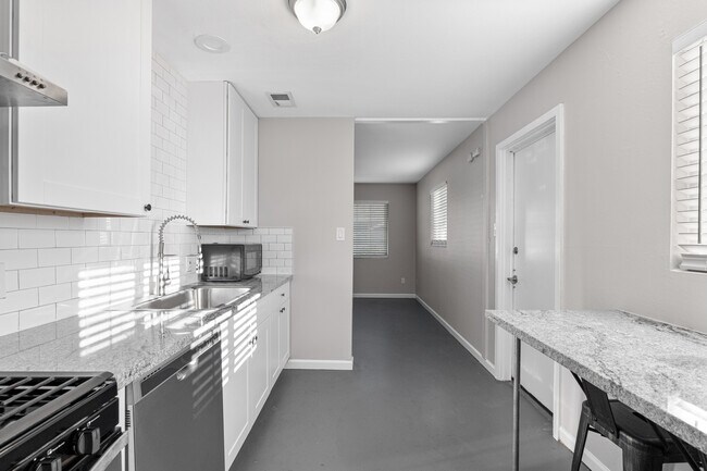 Foto del edificio - 12th Street Townhomes