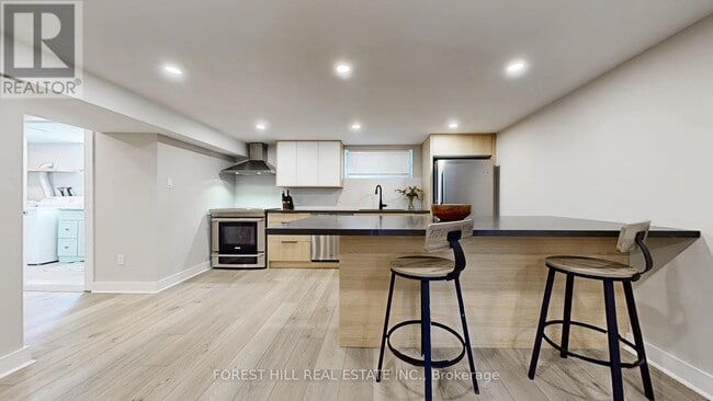 Building Photo - 41 Lesmar Dr