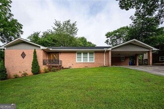 Building Photo - 2470 Landeau Cir