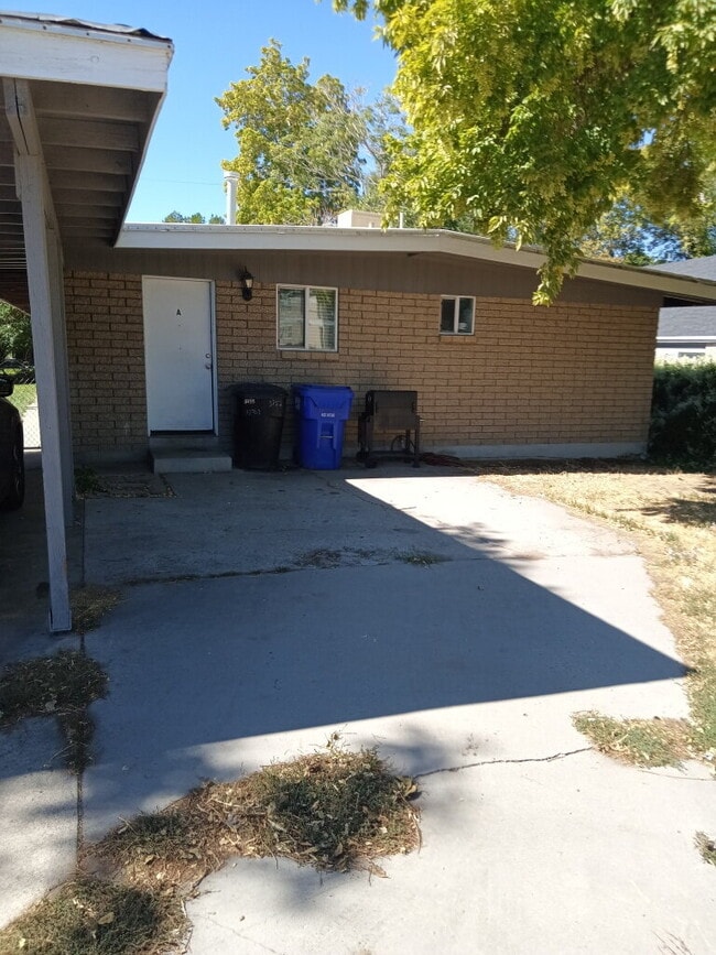 Photo - This property offers a NO DEPOSIT option available for qualified renters! Apartment