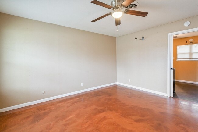 Foto del edificio - 1104 N Bedell Ave