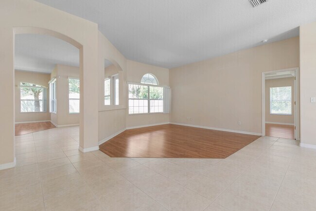 Building Photo - 21 Poinsettia Ln