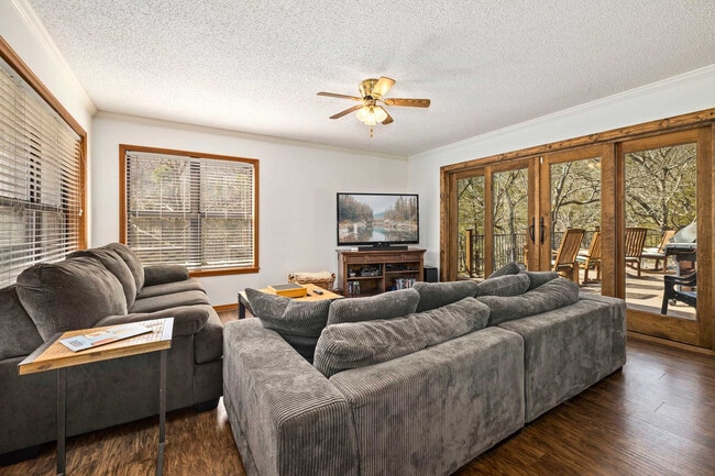 Foto del edificio - 19145 Eagle Point Rd