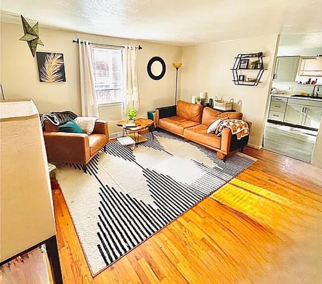 Photo - Cute 2 Bedroom Duplex in the Heart of Love... House