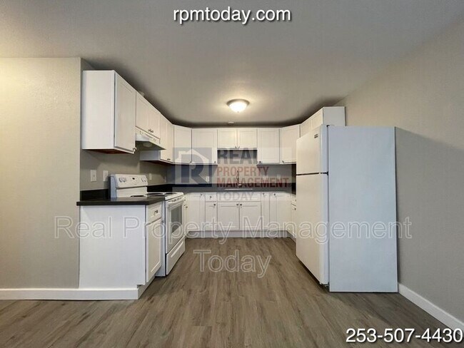 Building Photo - 4849 S Yakima Ave