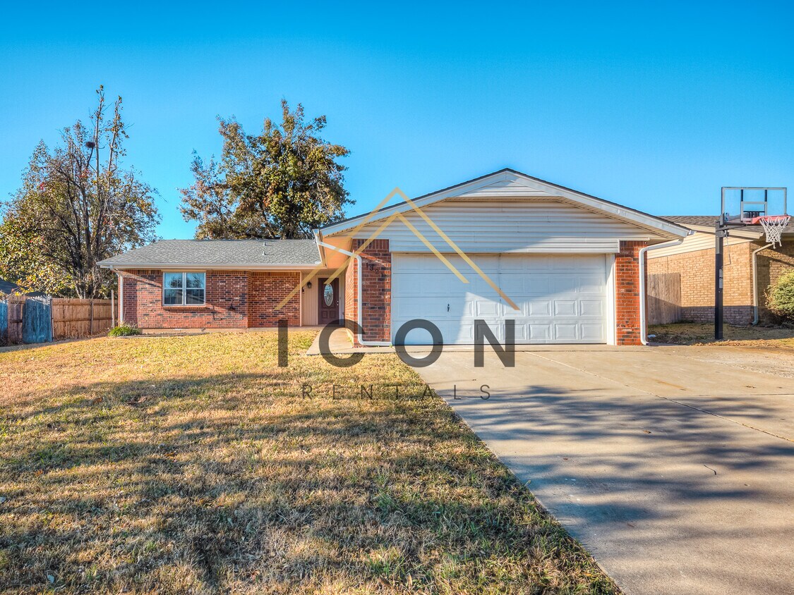 1321 Winnipeg Dr, Yukon, OK 73099 House Rental in Yukon, OK