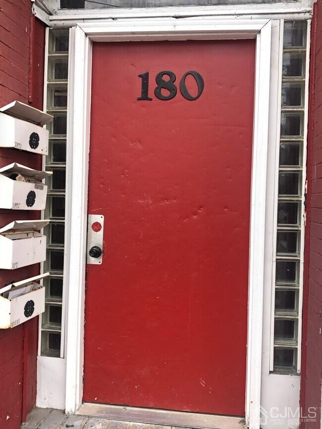 Building Photo - 180 Hamilton St