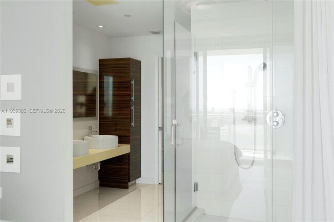 Foto del edificio - 2020 N Bayshore Dr