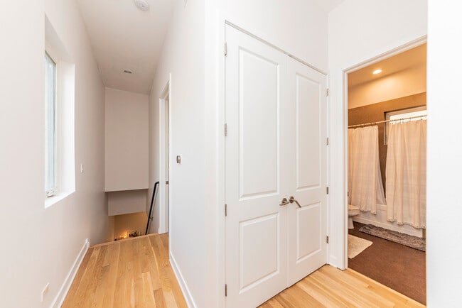 Foto del edificio - 1916 N Kedzie Ave