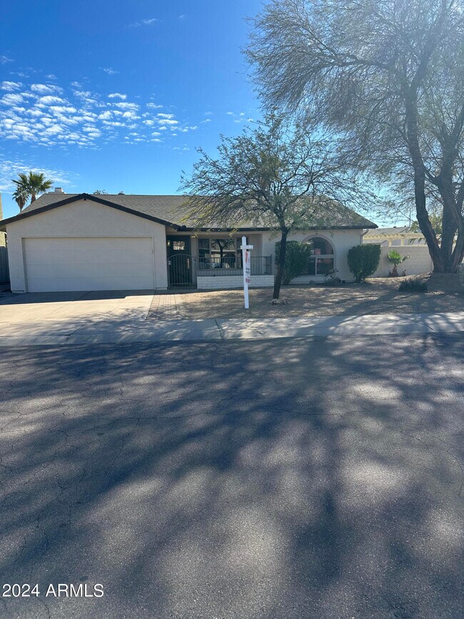 Foto del edificio - 10645 E Mercer Ln