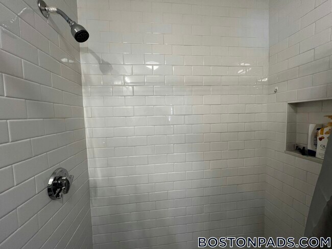Foto del edificio - 226 Parker Hill Ave