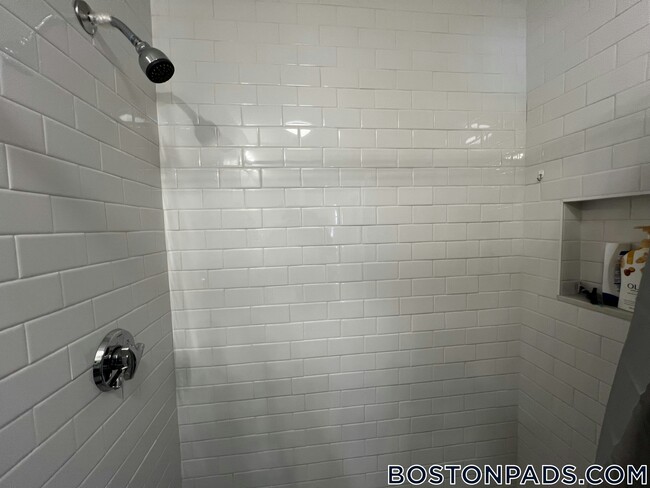 Foto del edificio - 226 Parker Hill Ave
