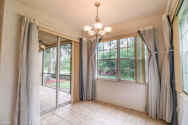 Foto del edificio - 3 br, 2 bath Townhome - 8130 NW 128th Ln #...