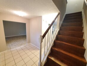 Building Photo - 3323 Green Fields Dr