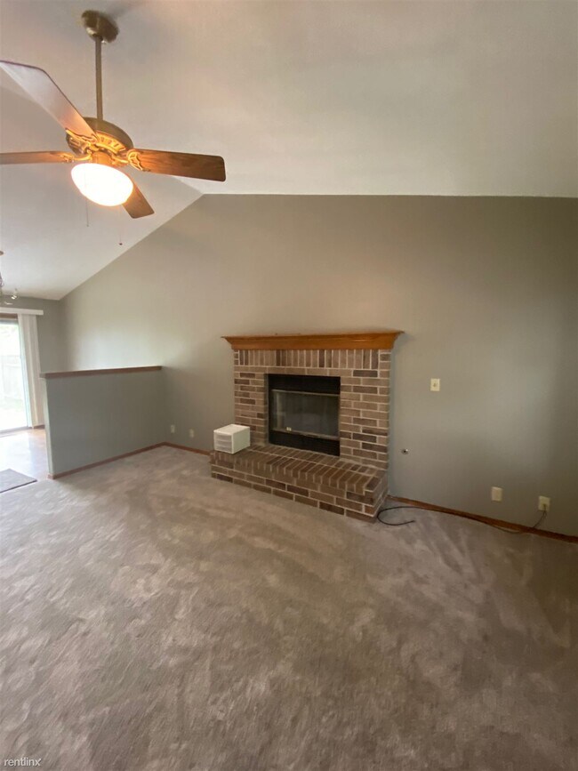 Foto del edificio - 3 br, 2 bath House - 269 W Village Lake Dr...
