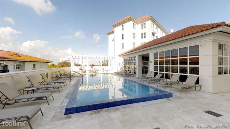 Foto principal - 2 br, 2 bath Condo - S Douglas Rd