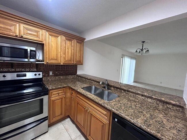 Building Photo - 1525 Lake Crystal Dr