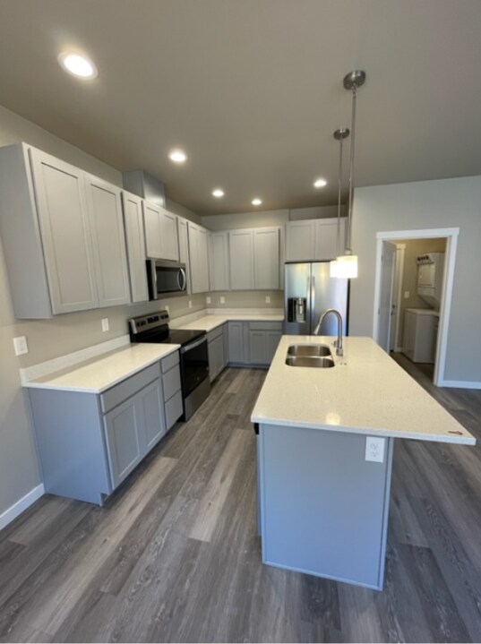 Building Photo - 6214 Fernridge Ct