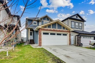 Building Photo - 94 Taralake Way NE