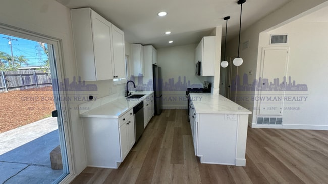 Building Photo - 4854 Barstow St