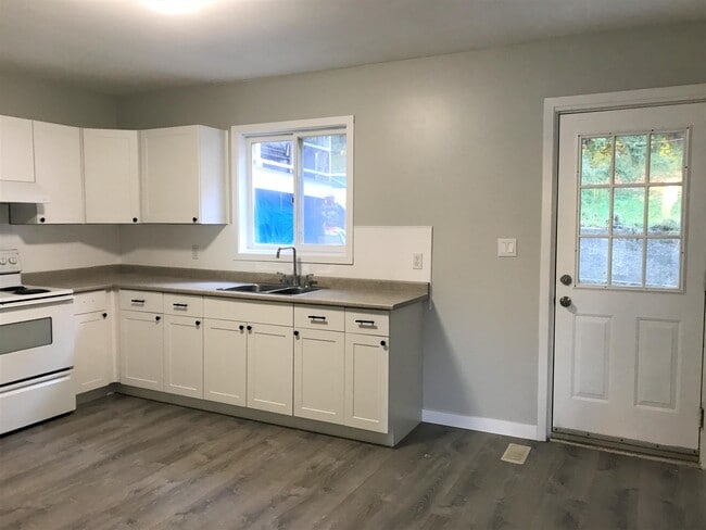 Building Photo - 4897-4897 45