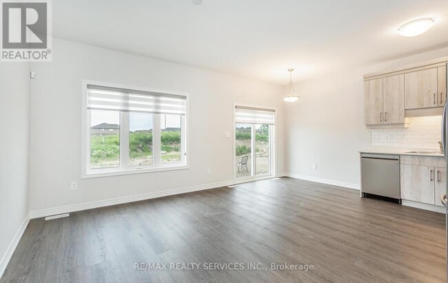 Building Photo - 83 Sycamore St