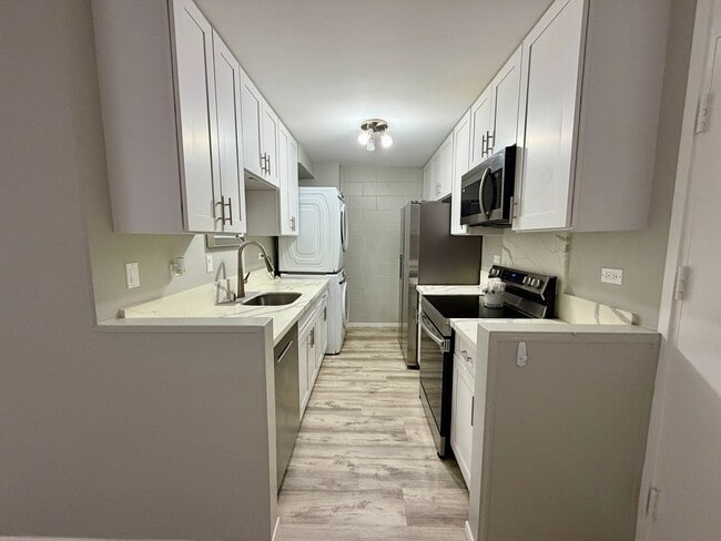 Building Photo - Newly Renovated 2-Bedroom in Kalihi | Lanai + Parking