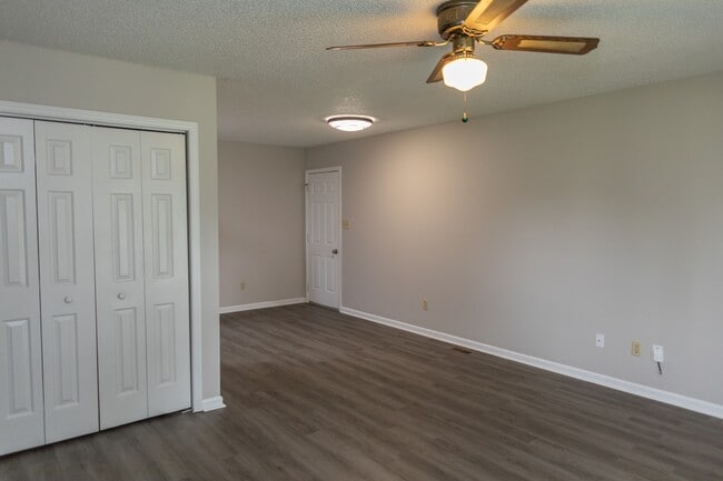 Building Photo - 127 Stephens Dr