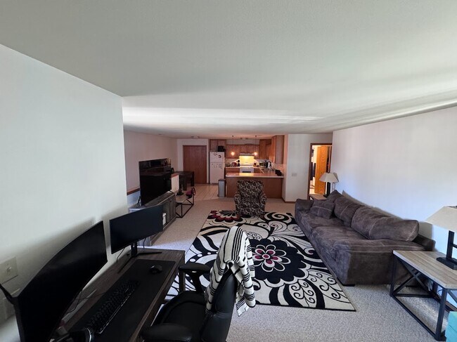 Foto del edificio - 243 Meadowside Dr