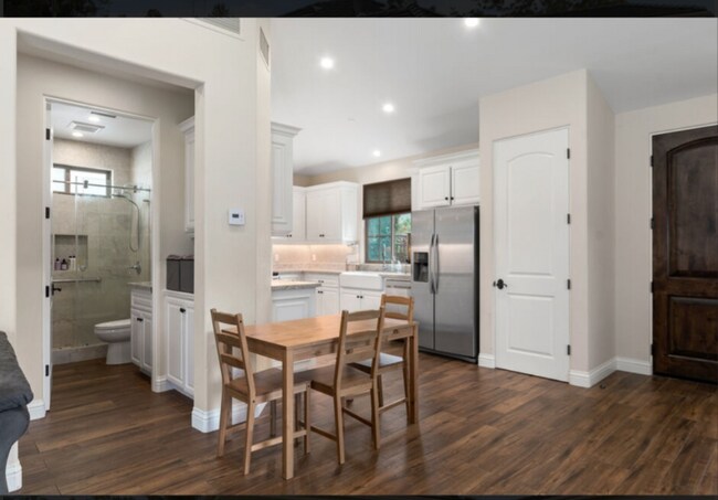 Building Photo - 423 Paso Del Norte