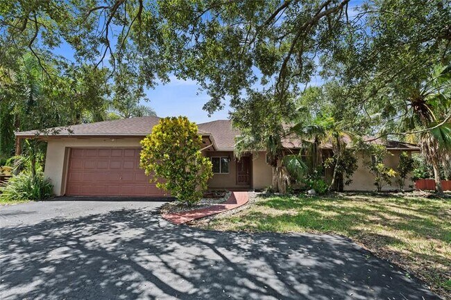 Building Photo - 16900 SW 59th Ct