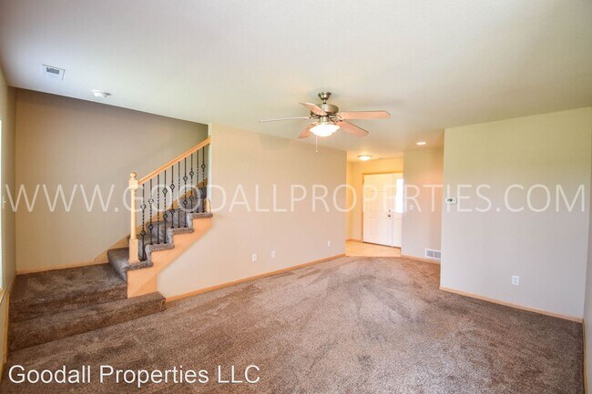 Building Photo - 3 br, 2.5 bath House - 933 SE 10th Lane