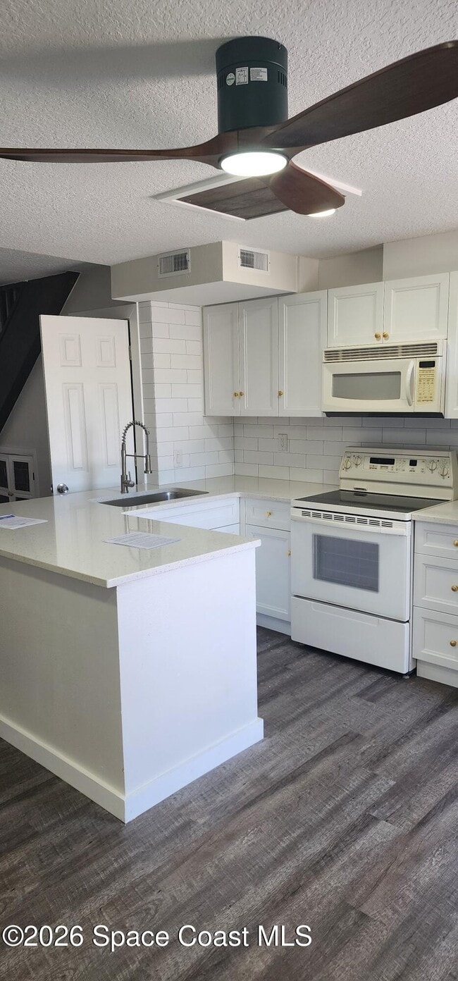 Foto del edificio - 55 Needle Blvd