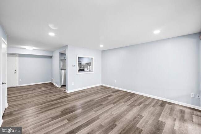 Foto del edificio - 7153 Donnell Pl