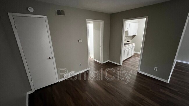 Foto del edificio - 3648 Rhea Ave