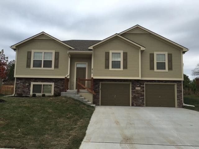 Building Photo - 415 Golfview Dr