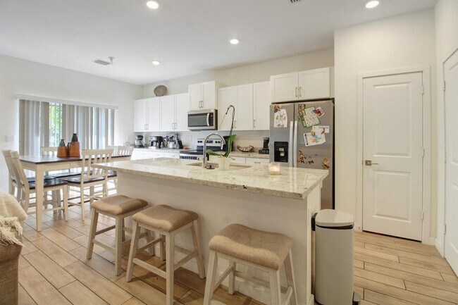 Foto del edificio - 826 SE 17th St