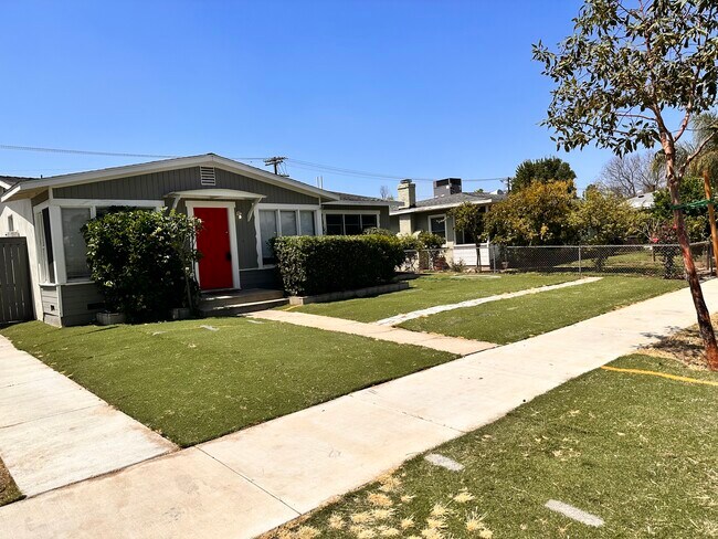Building Photo - 6901 Lindley Ave
