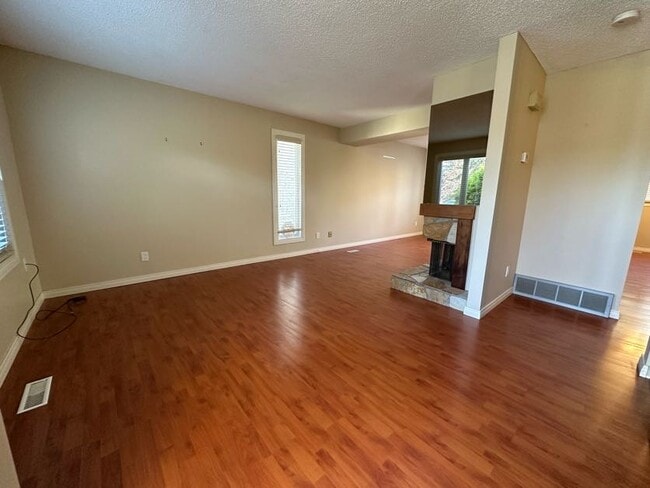 Building Photo - 11111-11126 26 Ave NW