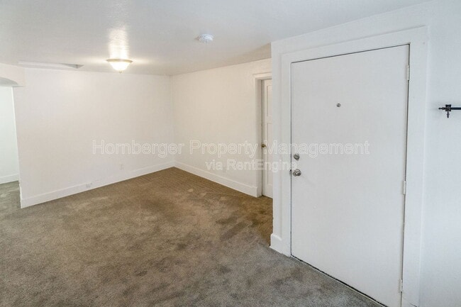 Building Photo - 1108 W 12th Ave