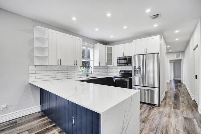 Foto del edificio - 724 SW 9th St