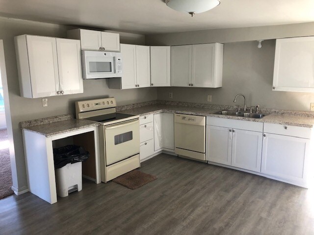 Foto del edificio - 16665 Schofield Rd