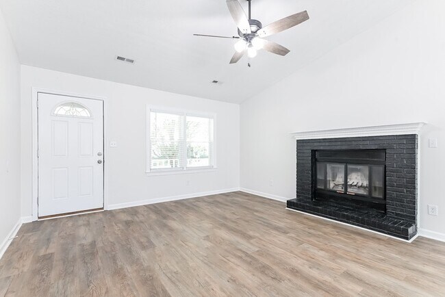 Foto del edificio - 206 Surrey Ln