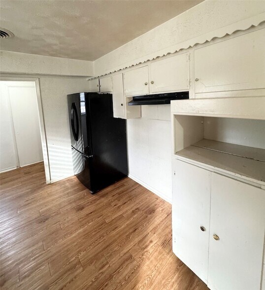 Foto del edificio - 6820 Dart Ave