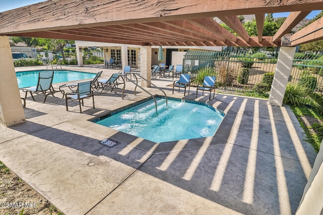 Building Photo - 270 Country Club Dr