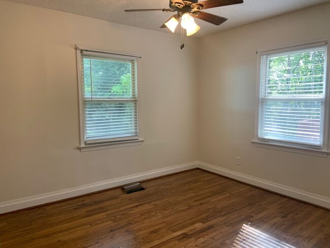 Building Photo - Well Maintained 3BR near Jaycee Park